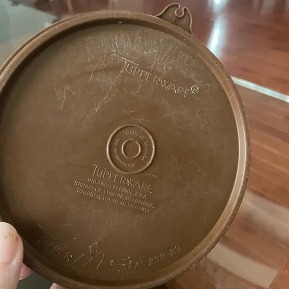 Vintage Tupperware Tea Container - Picture 3 of 7